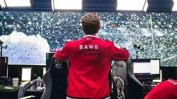 T1粉丝不满队伍在LCK比赛中的表现，直接卡车广告喊话战队管理层