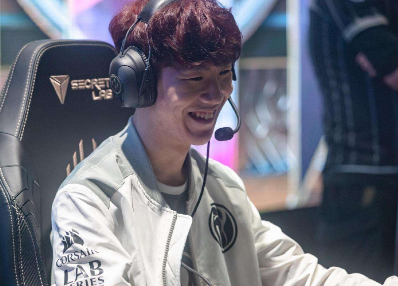 Peanut：只要能打架，纳亚菲利是一个很强的英雄